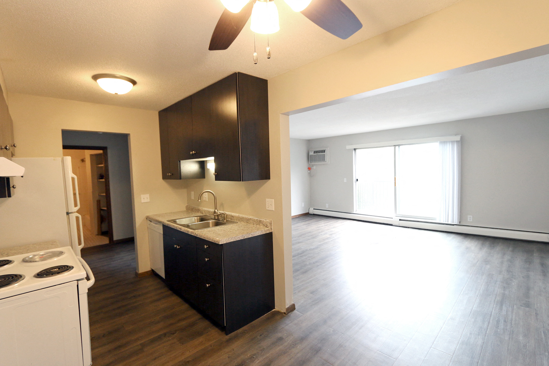 Edina Manor Apartments Image 5